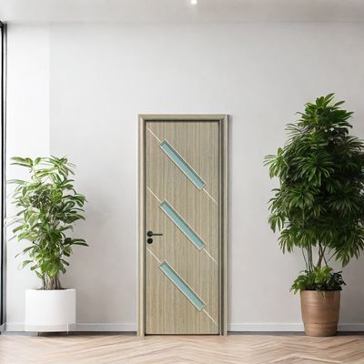 Un buen precio. Puerta de vidrio WPC de larga duración construida con material compuesto hueco para aplicaciones interiores residenciales y comerciales en línea