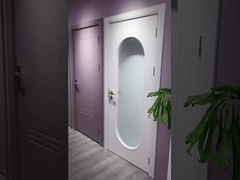 Salón de exposiciones de puertas WPC